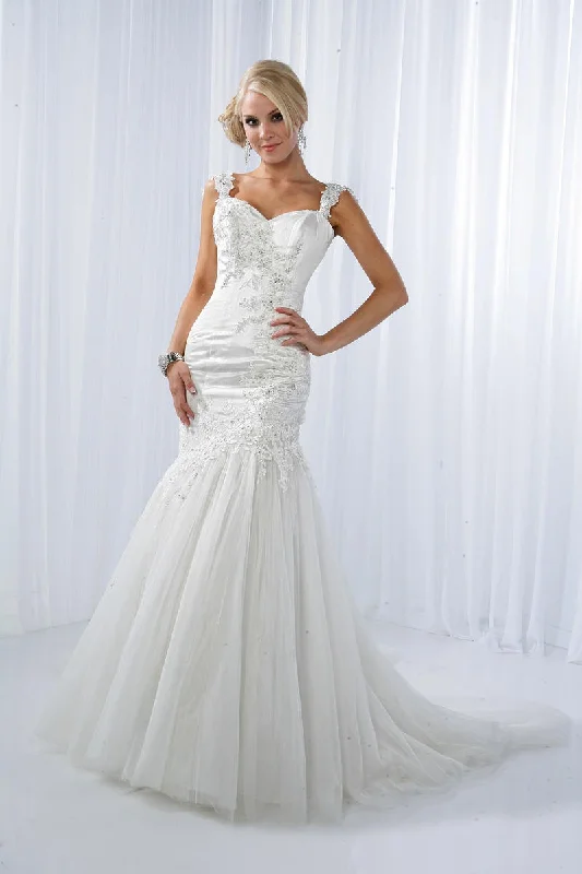 Online Only Impression Bridal Gown 10095 Size 2 Ivory Mermaid Dress Lace