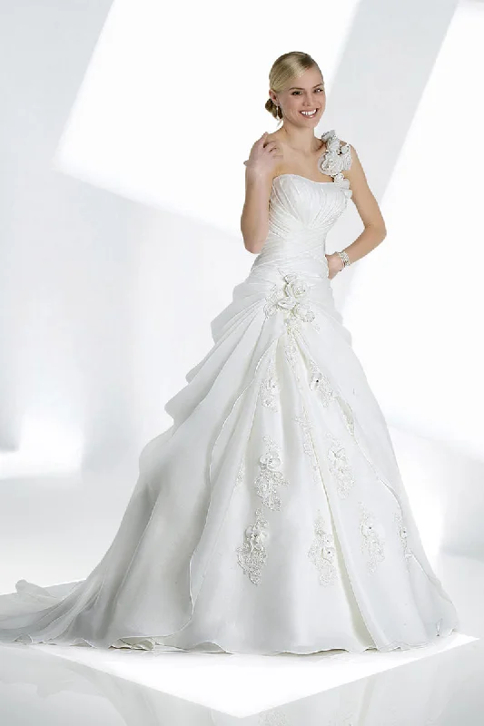 Low Prices Impression Bridal Gown 10068 Size 28 Ivory Wedding Dress Ballgown One Shoulder Low Prices Impression Bridal Gown 10068 Size 28 Ivory Wedding Dress Ballgown One Shoulder
