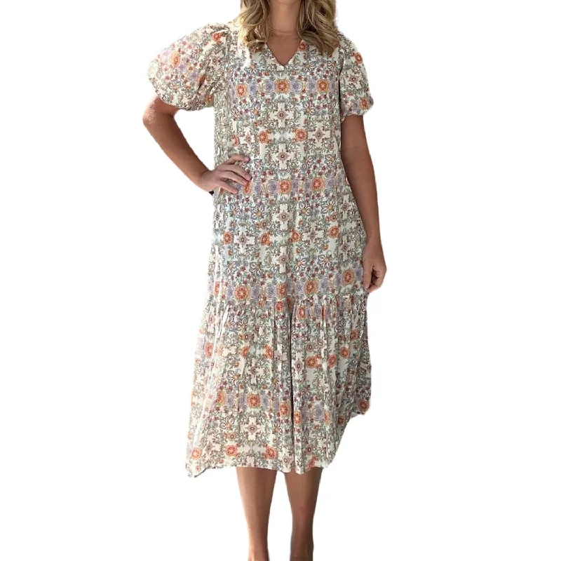 Don't Wait Meyers Midi Dress In Geo Peach