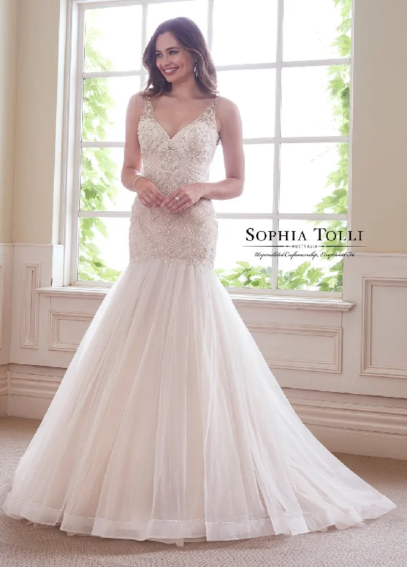 Stock Clearance Sophia Tolli 21811 Size 14 Backless Beaded Fit & Flare Wedding Dress Bridal Gown Stock Clearance Sophia Tolli 21811 Size 14 Backless Beaded Fit & Flare Wedding Dress Bridal Gown