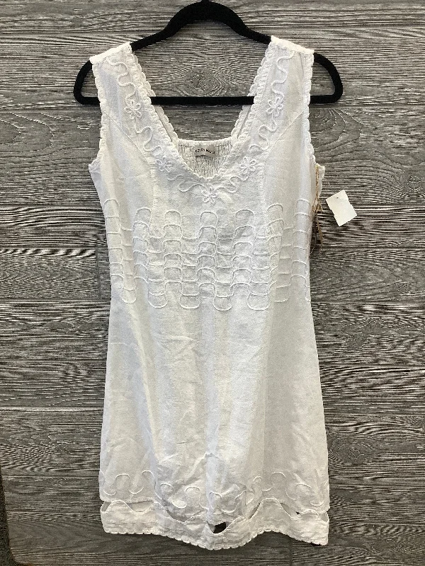 Super Bargain Dress Casual Short By Clothes Mentor In White, Size: M