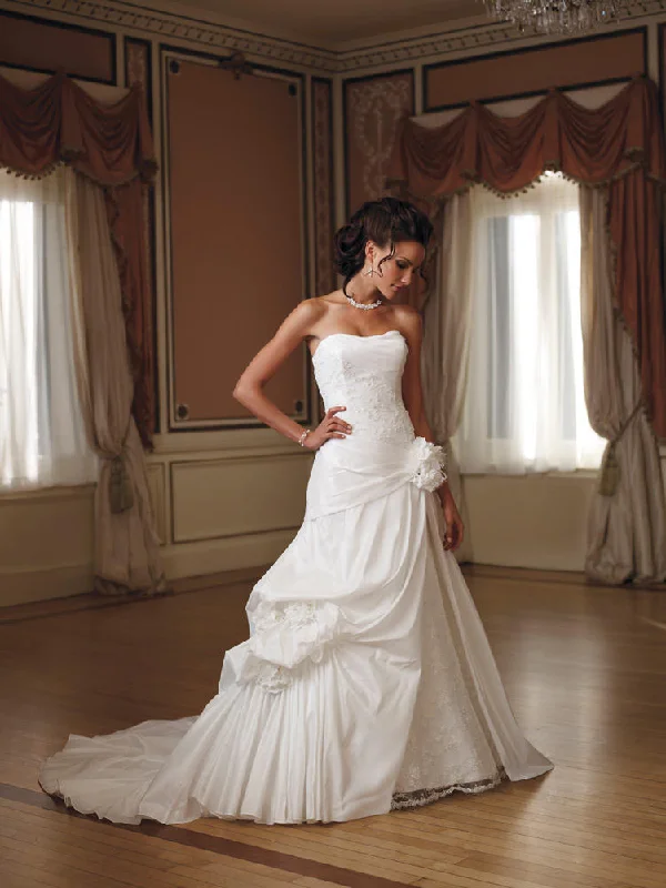Today’s Deal Mon Cheri Bridal 29261 Size 16 Lace Wedding Dress Detachable Overskirt Today’s Deal Mon Cheri Bridal 29261 Size 16 Lace Wedding Dress Detachable Overskirt