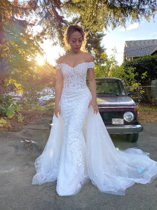 Deal of the Week Casablanca Bridal 2419 MCKENZIE Wedding Dress Overskirt Bridal Gown off the shoulder Deal of the Week Casablanca Bridal 2419 MCKENZIE Wedding Dress Overskirt Bridal Gown off the shoulder