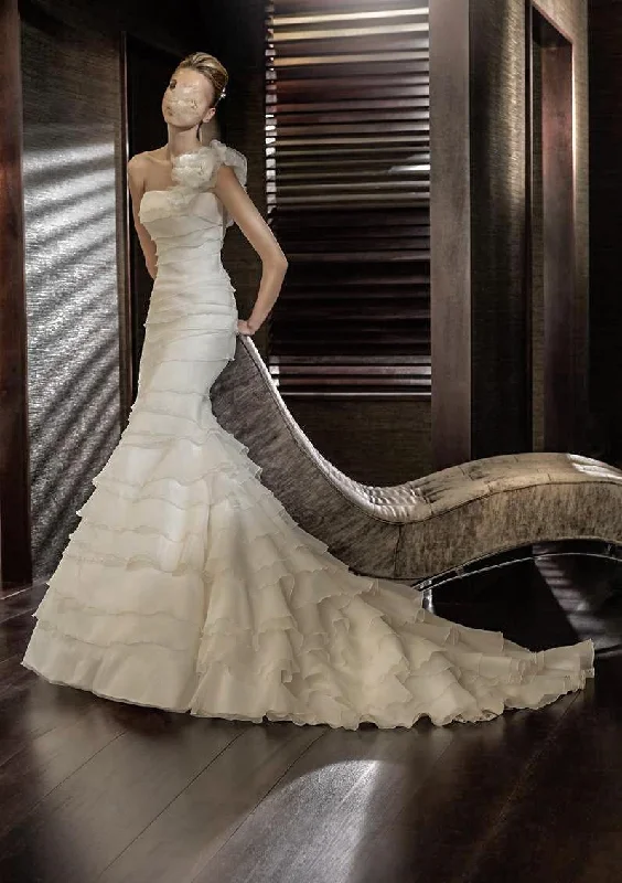 Massive Deals Pronovias San Patrick Eden Bridal Gown Size 10 Off White Wedding Dress One Shoulder Massive Deals Pronovias San Patrick Eden Bridal Gown Size 10 Off White Wedding Dress One Shoulder