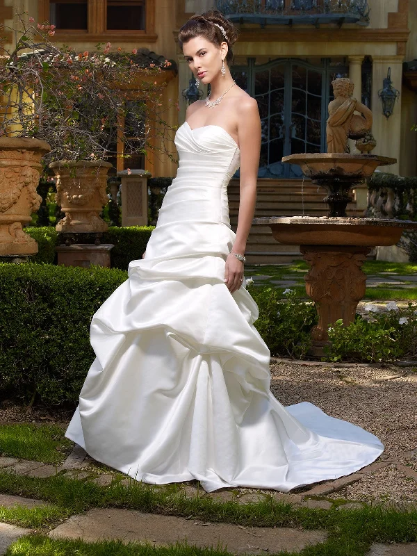 Hurry In Casablanca Bridal 1959 size 6 diamond white wedding dress A Line Pickups Ballgown Hurry In Casablanca Bridal 1959 size 6 diamond white wedding dress A Line Pickups Ballgown