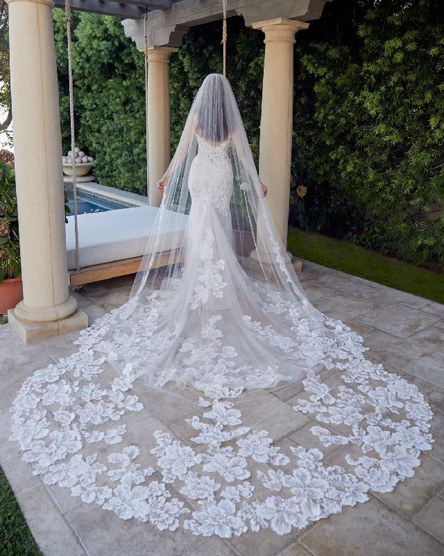 Early Access Casablanca Bridal 2447V Veil to match gown 2447 Cathedral length tulle and lace Early Access Casablanca Bridal 2447V Veil to match gown 2447 Cathedral length tulle and lace